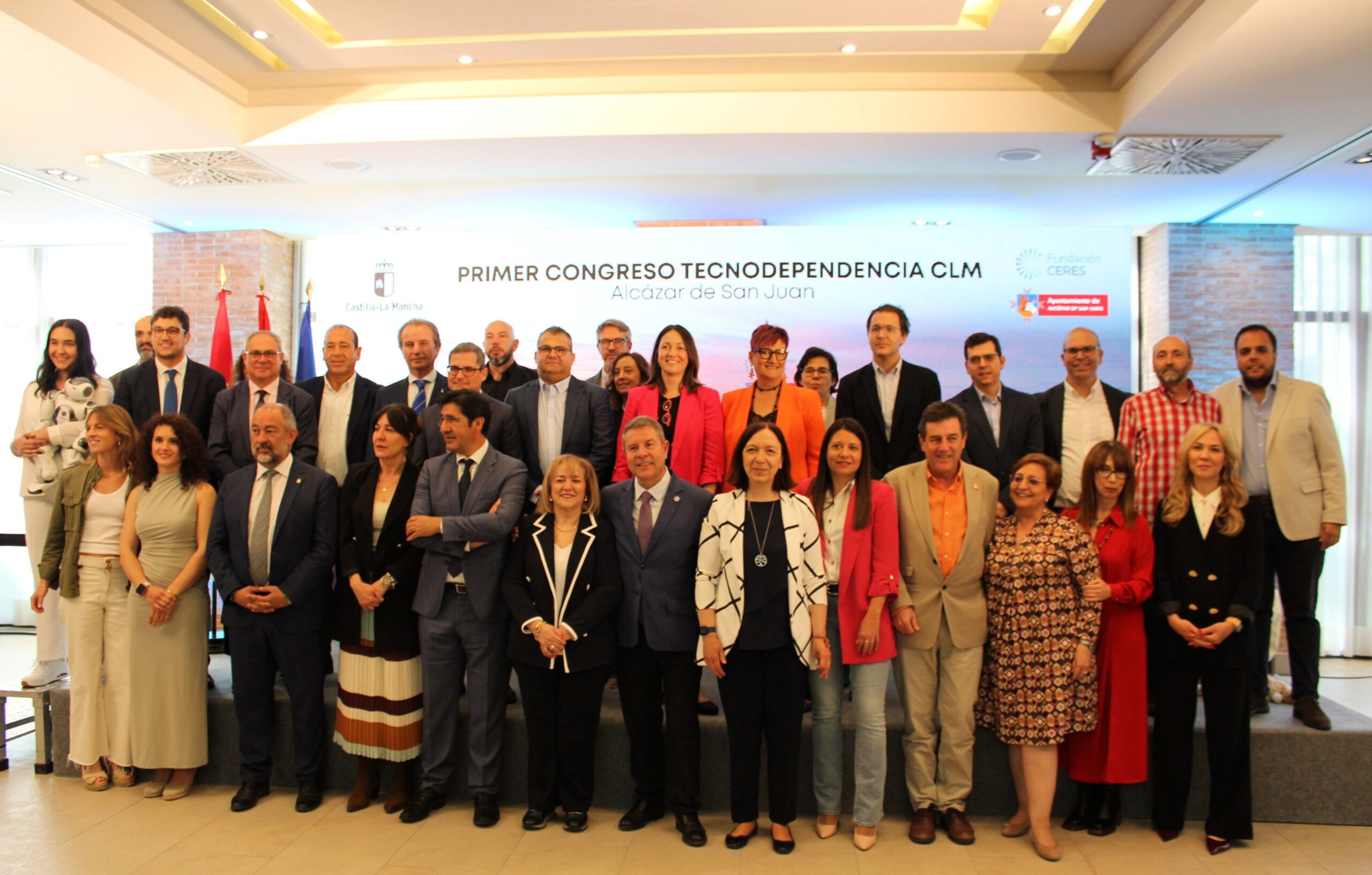 La I edición de TECNODEPENDENCIA CLM, organizado por Fundación CERES y con la colaboración del gobierno de Castilla-La Mancha, reunió a más de 500 personas participantes para debatir sobre innovación y cuidados